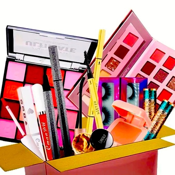 This Season’s Hottest Beauty Box: 6 Full-Size & 3 Deluxe Makeup Items - Picture 1 of 7
